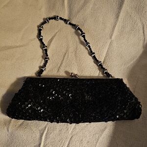 This item is a Yilin Vintage Evening Bag Handbag, featuring a fully bead Design.